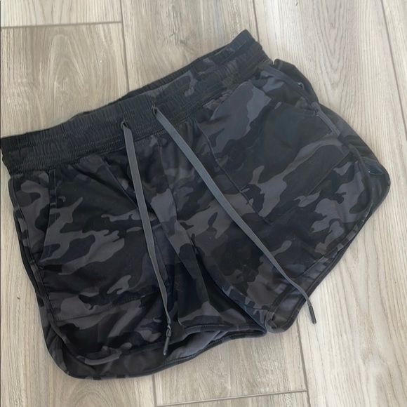 Athletic Works Black Camo Women's Athletic Shorts - Picture 1 of 3